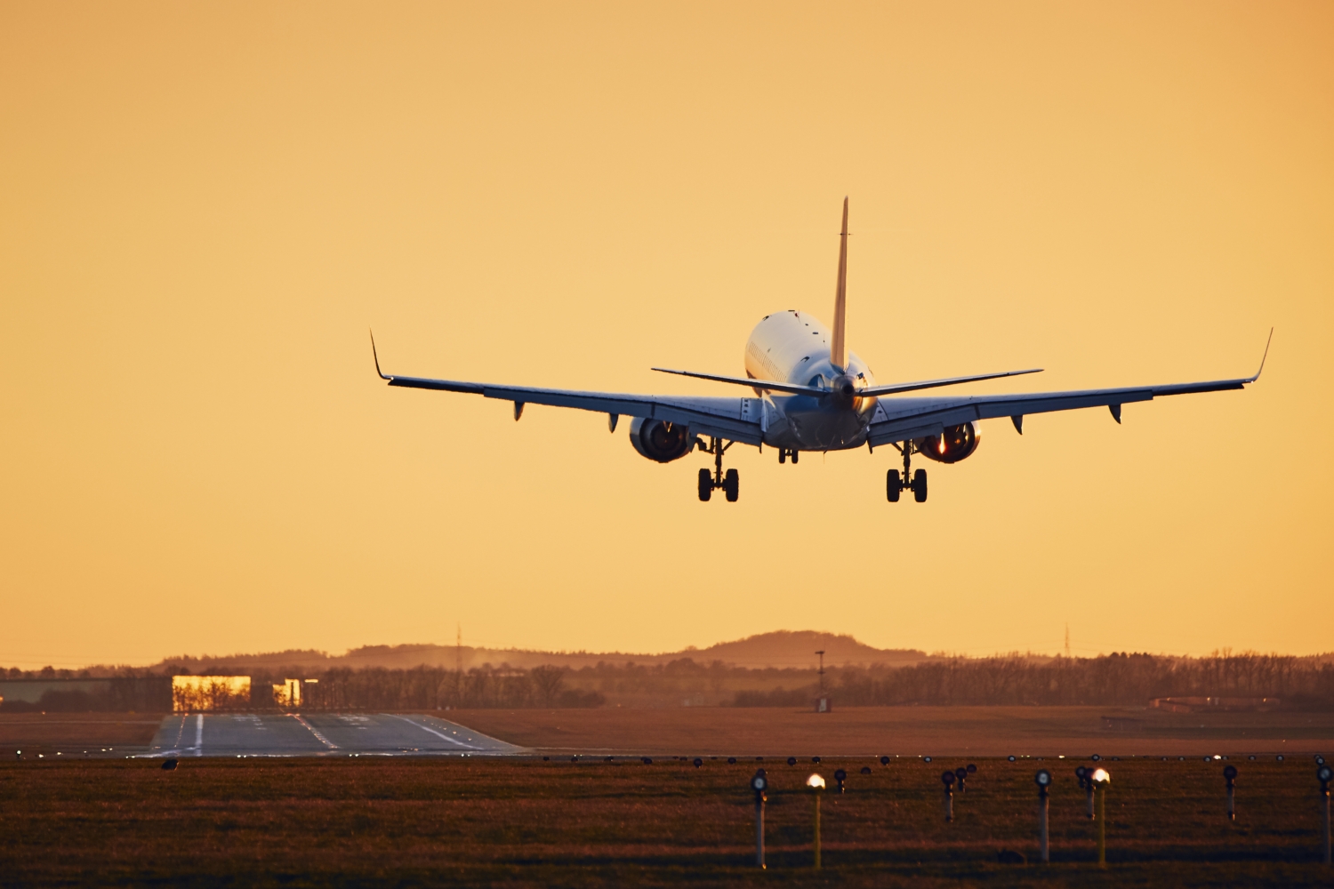 Startendes Luftfrachtflugzeug